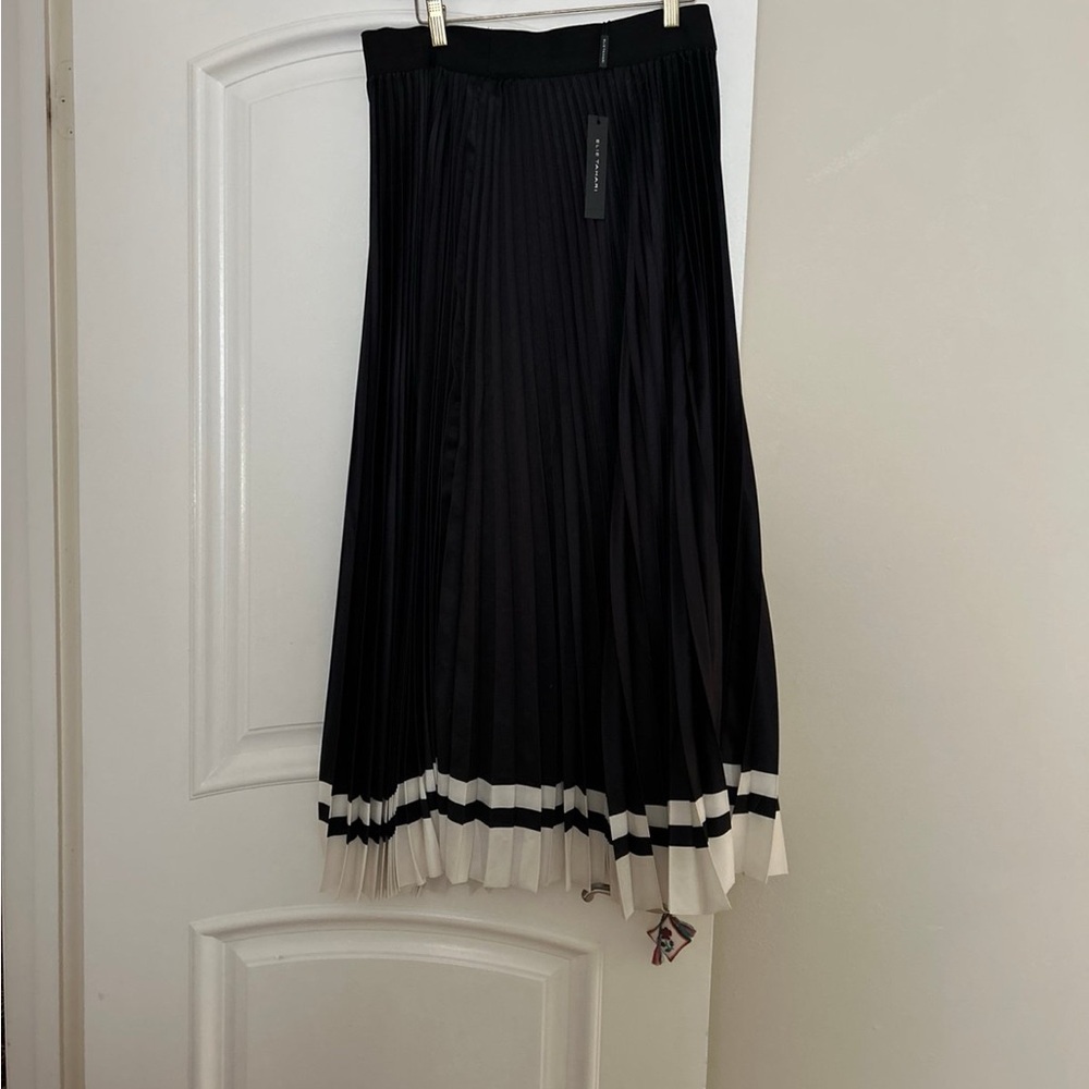 Elie Tahari maxi Elegant Black and White Pleated Skirt new sz Large